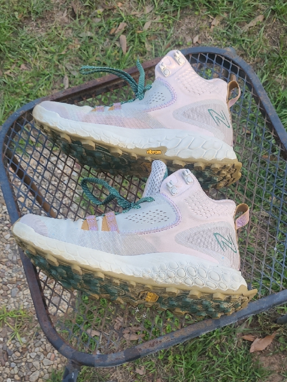 New Balance Women’s Fresh Foam Hierro Ht Vibram Trail Sneakers Size 8 - Picture 6 of 9